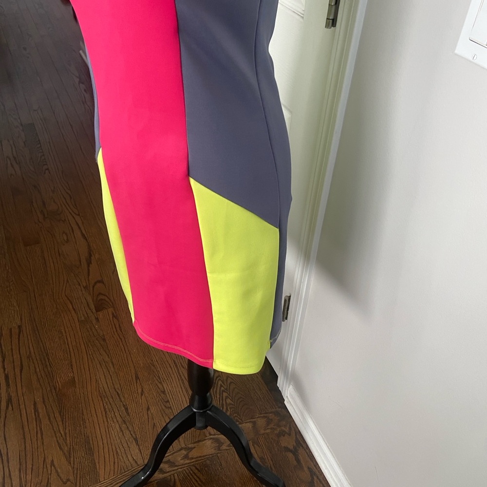 Vibrant Sleeveless Colorblock Dress - Picture 7 of 7